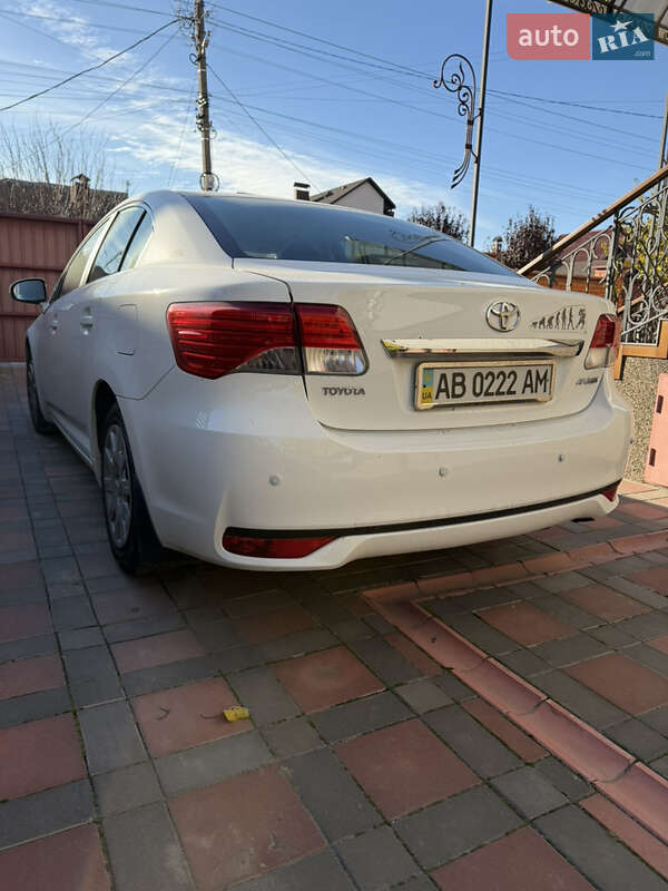 Седан Toyota Avensis 2012 в Виннице