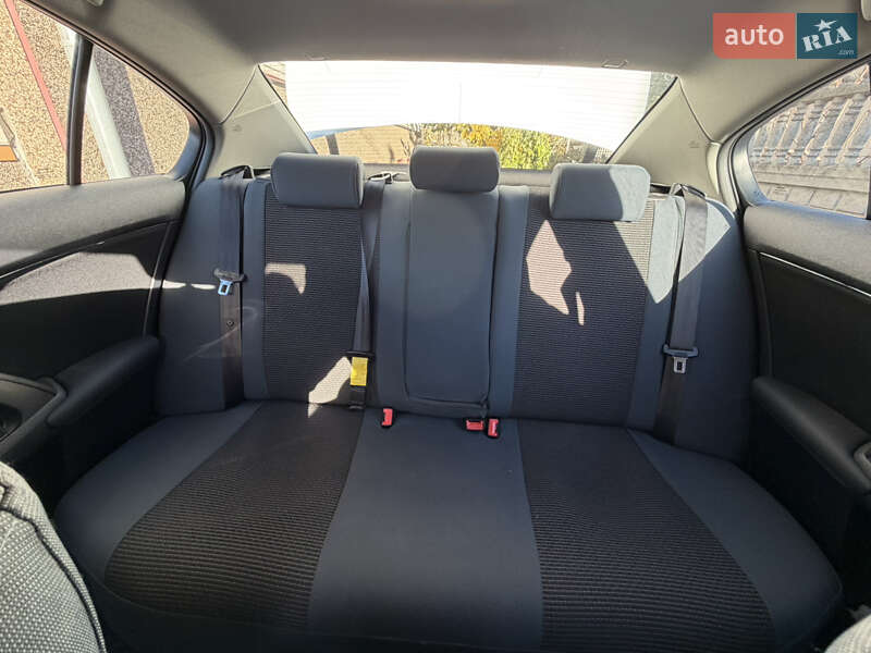 Седан Toyota Avensis 2012 в Виннице