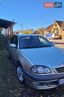 Седан Toyota Avensis 1999 в Умани