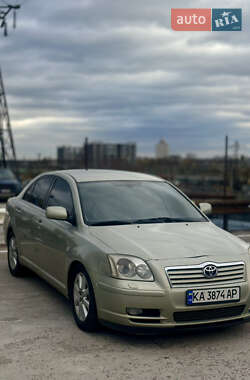 Седан Toyota Avensis 2004 в Киеве