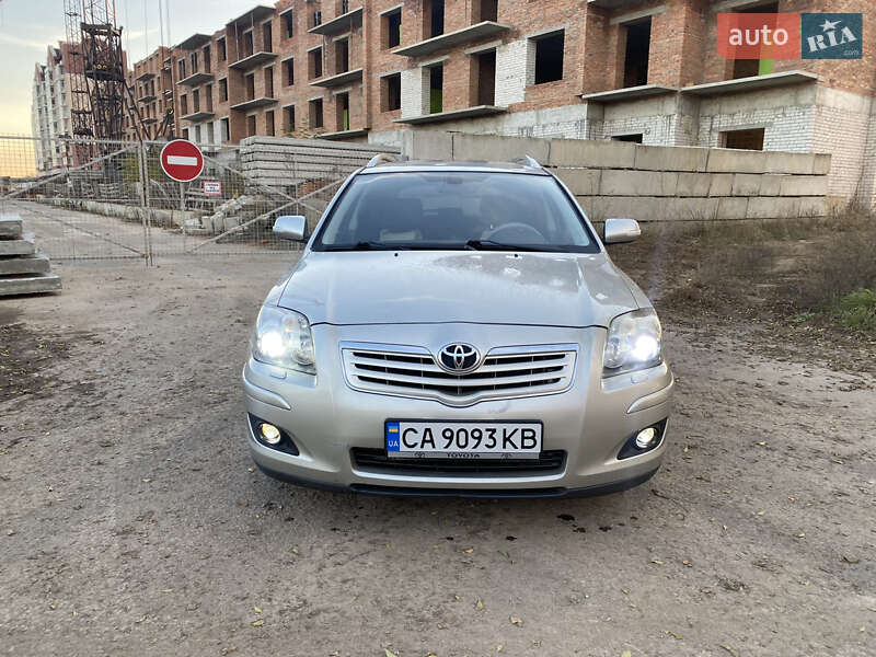 Универсал Toyota Avensis 2006 в Умани