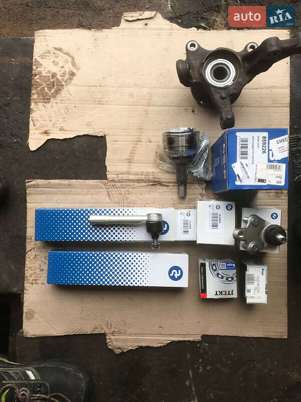 Седан Toyota Avensis 2004 в Киеве