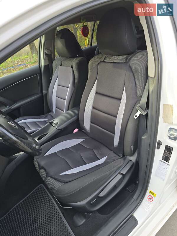 Универсал Toyota Avensis 2011 в Львове