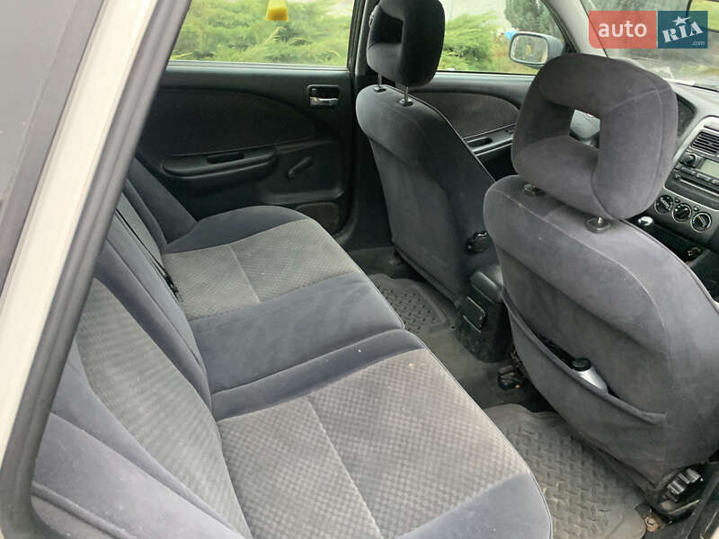 Універсал Toyota Avensis 2002 в Знам'янці