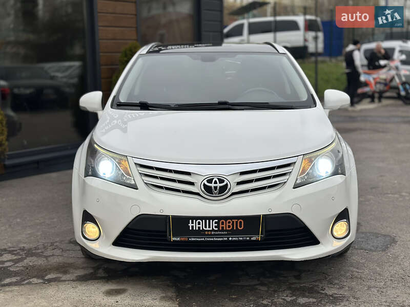 Универсал Toyota Avensis 2013 в Шептицькому