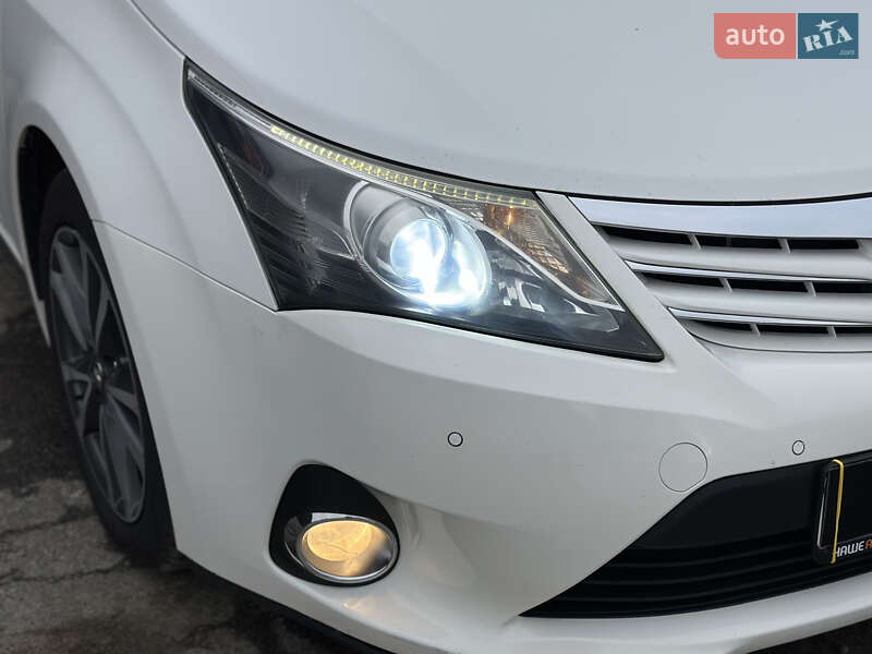 Универсал Toyota Avensis 2013 в Шептицькому