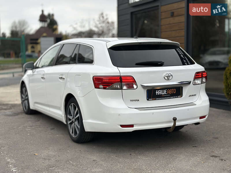 Универсал Toyota Avensis 2013 в Шептицькому