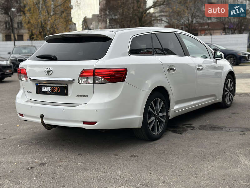 Универсал Toyota Avensis 2013 в Шептицькому