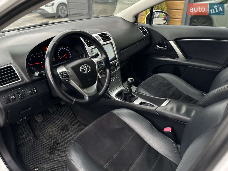 Универсал Toyota Avensis 2013 в Шептицькому