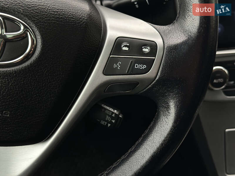 Универсал Toyota Avensis 2013 в Шептицькому