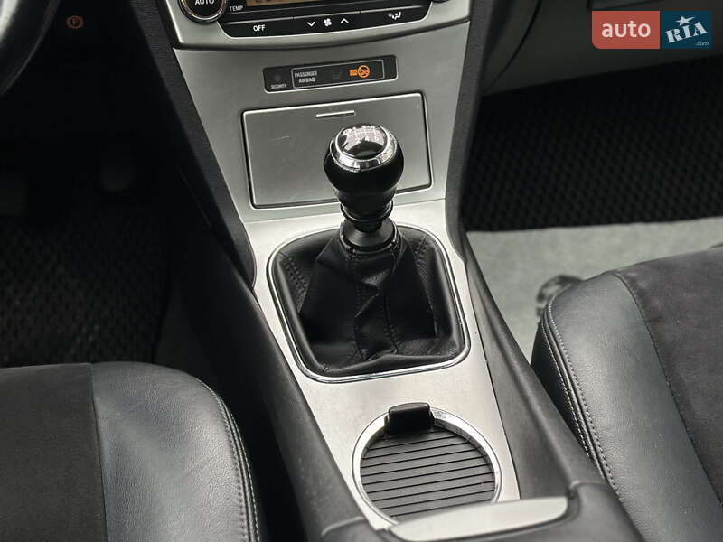 Универсал Toyota Avensis 2013 в Шептицькому