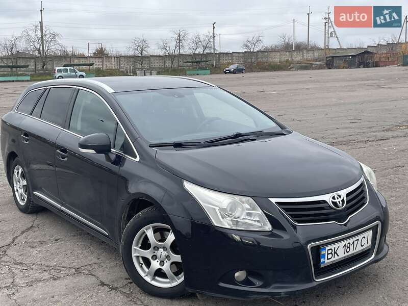 Универсал Toyota Avensis 2011 в Обарове