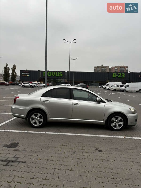 Седан Toyota Avensis 2006 в Киеве