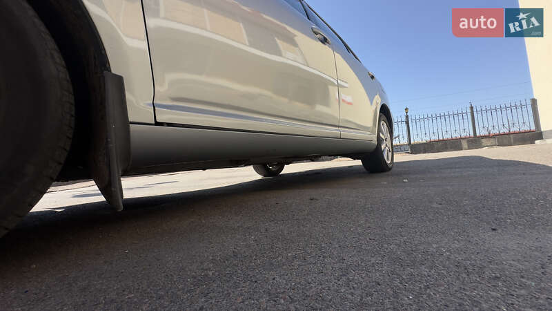 Седан Toyota Avensis 2008 в Чернигове