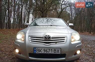 Седан Toyota Avensis 2008 в Рівному