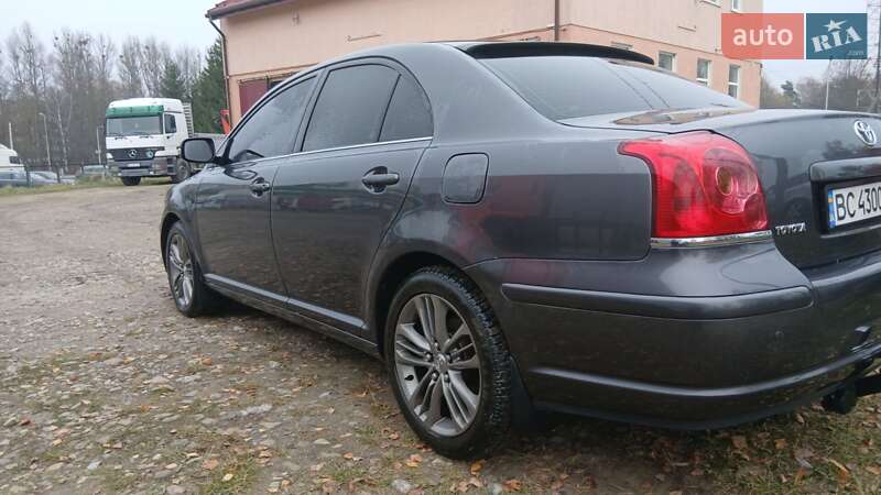 Седан Toyota Avensis 2007 в Новояворовске