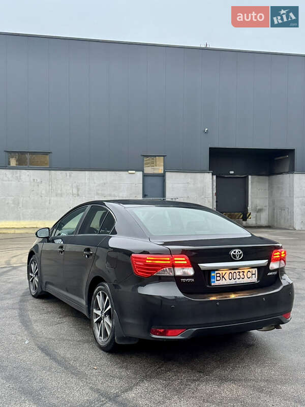Седан Toyota Avensis 2012 в Киеве