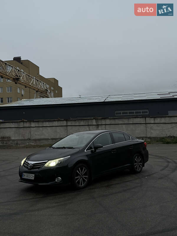 Седан Toyota Avensis 2012 в Киеве