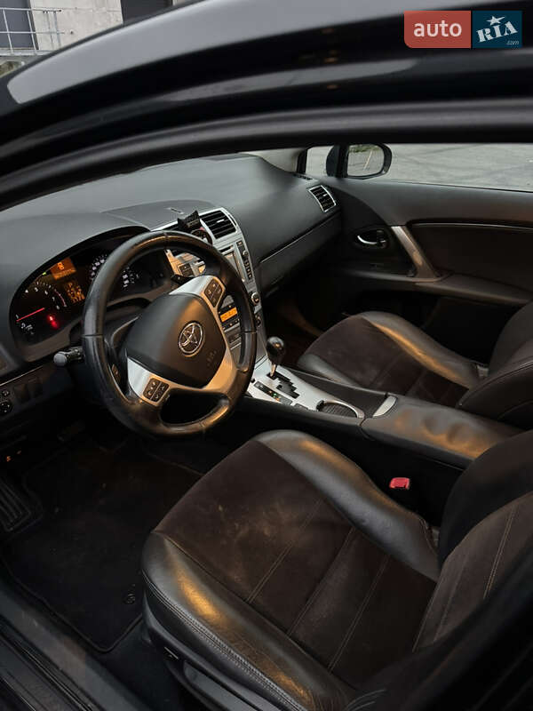 Седан Toyota Avensis 2012 в Киеве