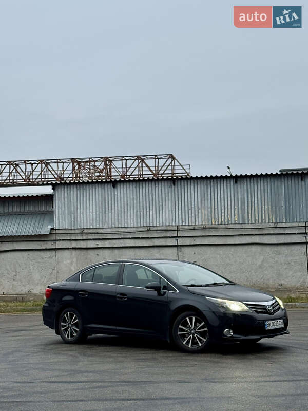 Седан Toyota Avensis 2012 в Киеве