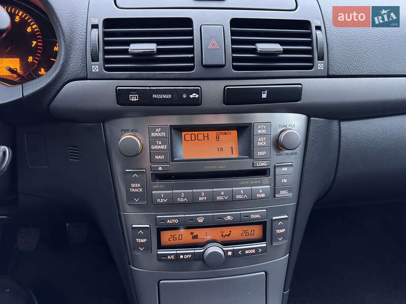 Універсал Toyota Avensis 2006 в Полтаві