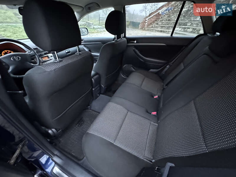 Універсал Toyota Avensis 2006 в Полтаві