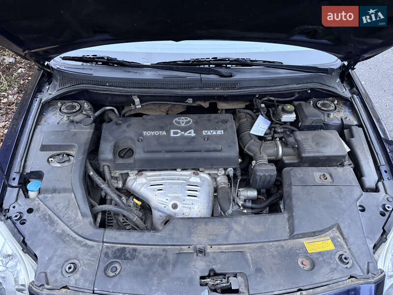 Універсал Toyota Avensis 2006 в Полтаві