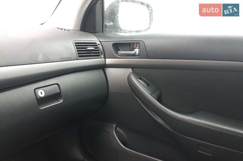 Седан Toyota Avensis 2007 в Киеве