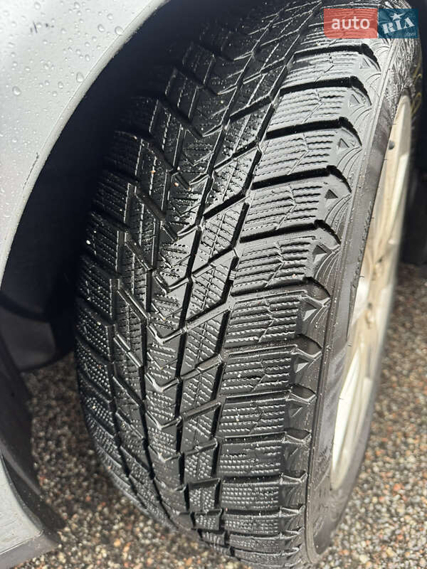 Универсал Toyota Avensis 2007 в Чернигове