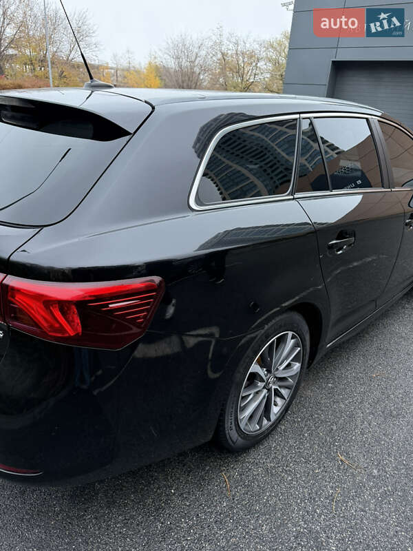 Универсал Toyota Avensis 2016 в Павлограде