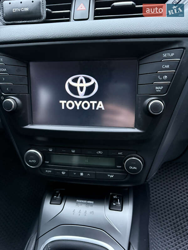 Универсал Toyota Avensis 2016 в Павлограде