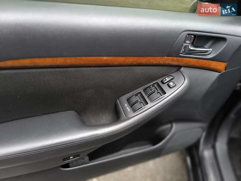 Седан Toyota Avensis 2007 в Вишневом