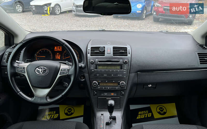 Седан Toyota Avensis 2008 в Львове