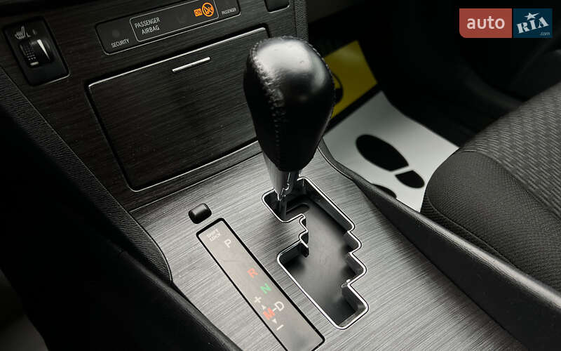 Седан Toyota Avensis 2008 в Львове