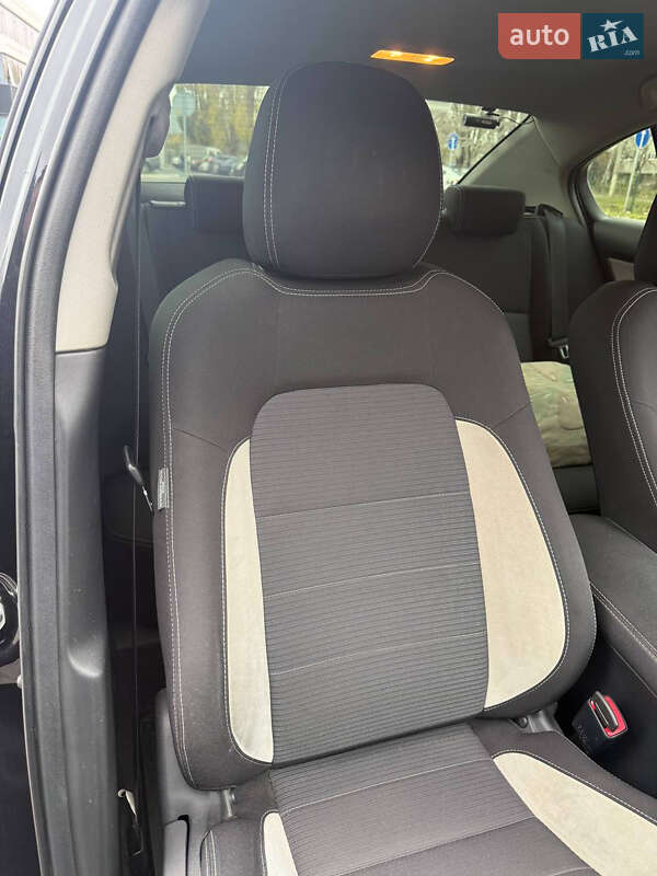 Седан Toyota Avensis 2016 в Благовещенском