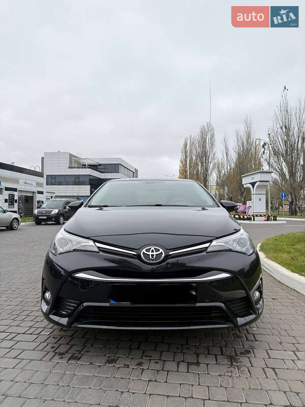 Седан Toyota Avensis 2016 в Благовещенском