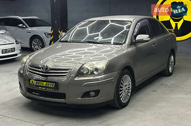 Седан Toyota Avensis 2006 в Черновцах