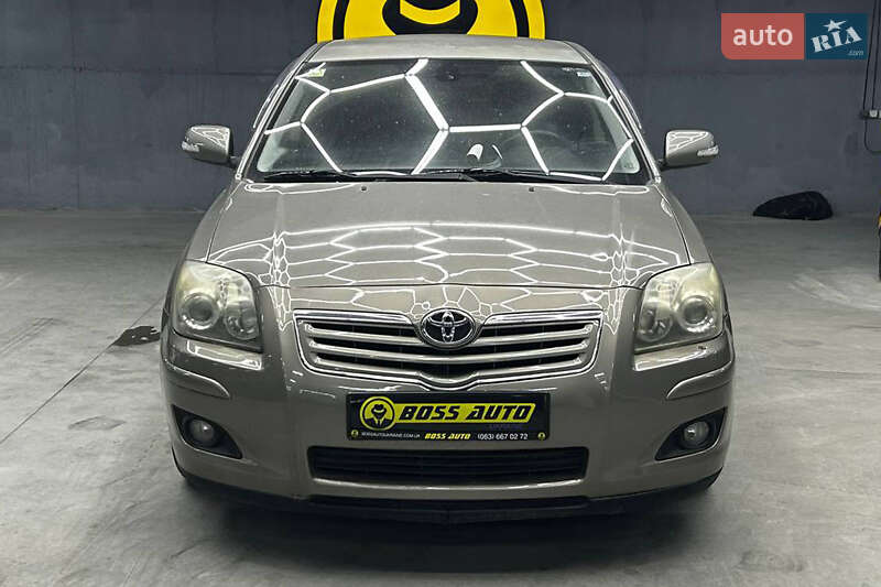 Седан Toyota Avensis 2006 в Черновцах