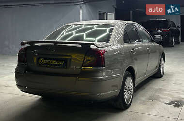 Седан Toyota Avensis 2006 в Черновцах