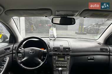 Седан Toyota Avensis 2006 в Черновцах