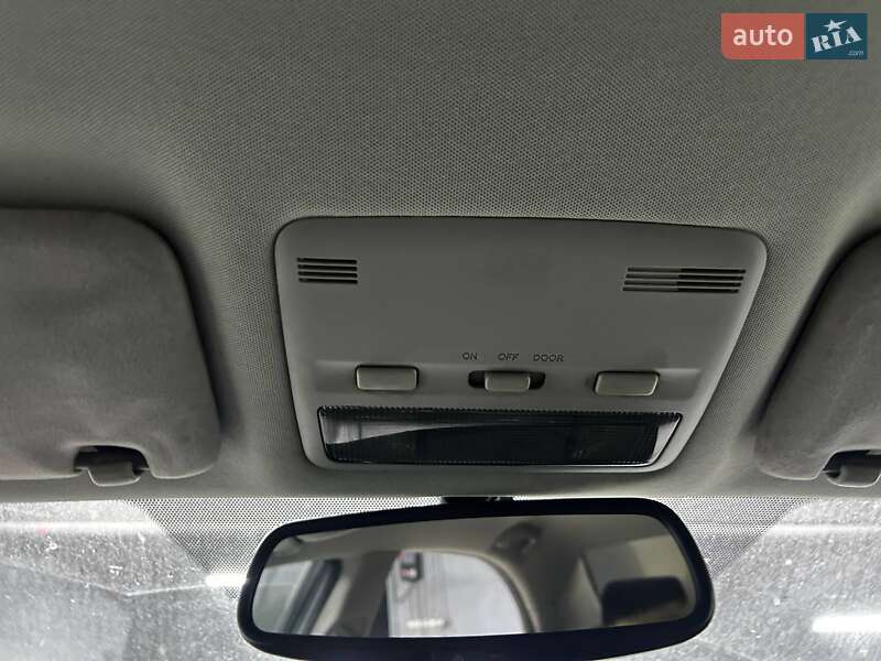 Седан Toyota Avensis 2006 в Черновцах