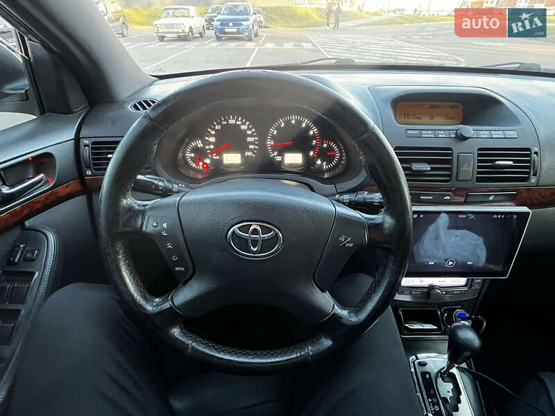 Седан Toyota Avensis 2005 в Ровно