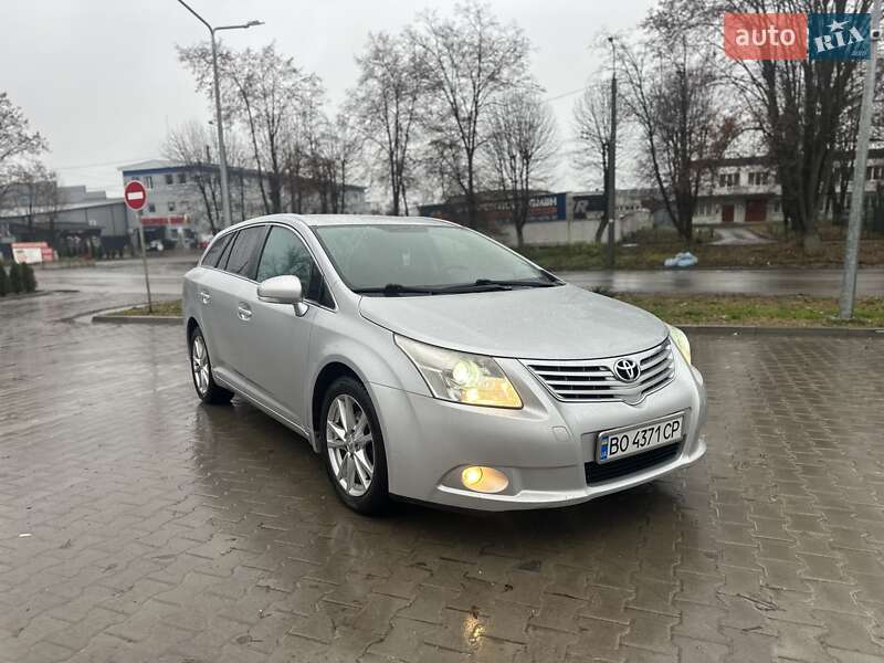 Универсал Toyota Avensis 2010 в Тернополе