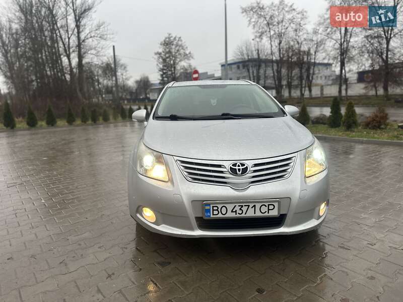 Универсал Toyota Avensis 2010 в Тернополе