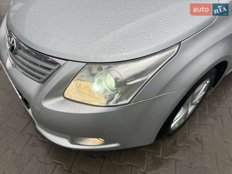 Универсал Toyota Avensis 2010 в Тернополе