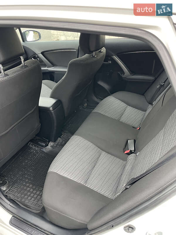Универсал Toyota Avensis 2012 в Чернигове фото 8 Универсал Toyota Avensis 2012 в Чернигове