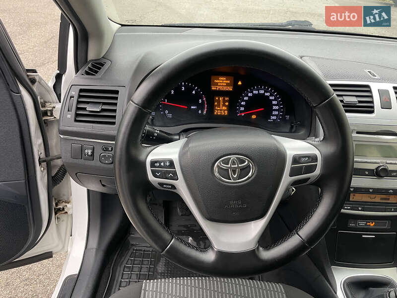 Универсал Toyota Avensis 2012 в Чернигове фото 11 Универсал Toyota Avensis 2012 в Чернигове