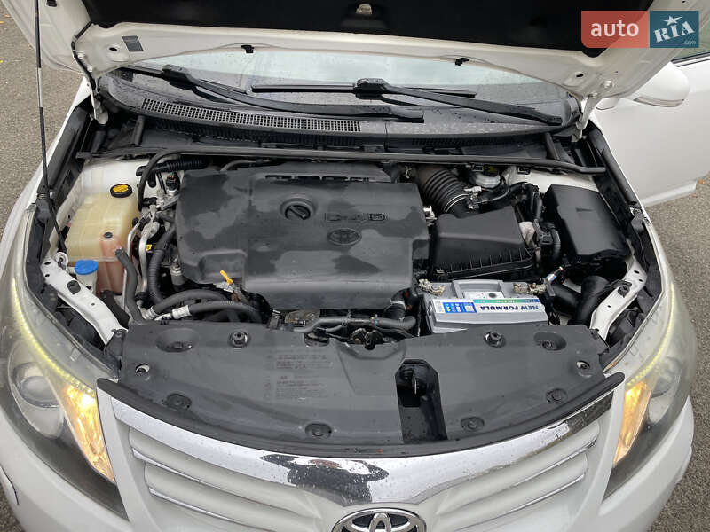 Универсал Toyota Avensis 2012 в Чернигове фото 13 Универсал Toyota Avensis 2012 в Чернигове