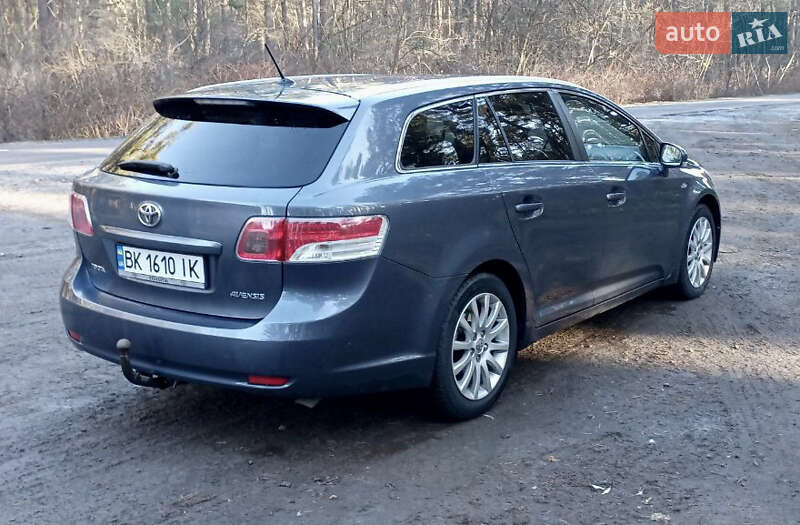 Универсал Toyota Avensis 2010 в Самборе