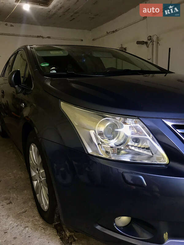 Универсал Toyota Avensis 2010 в Самборе